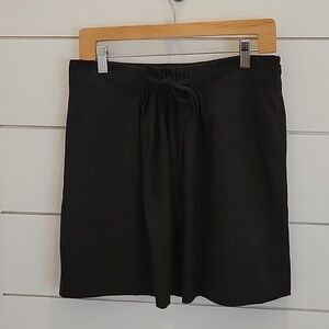 GAP size 6 stretchy black skirt gathered at front with bow